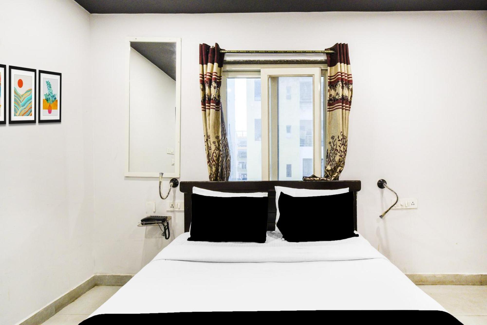 Super Townhouse Alwal Road Hotel Trimulgherry Exterior photo